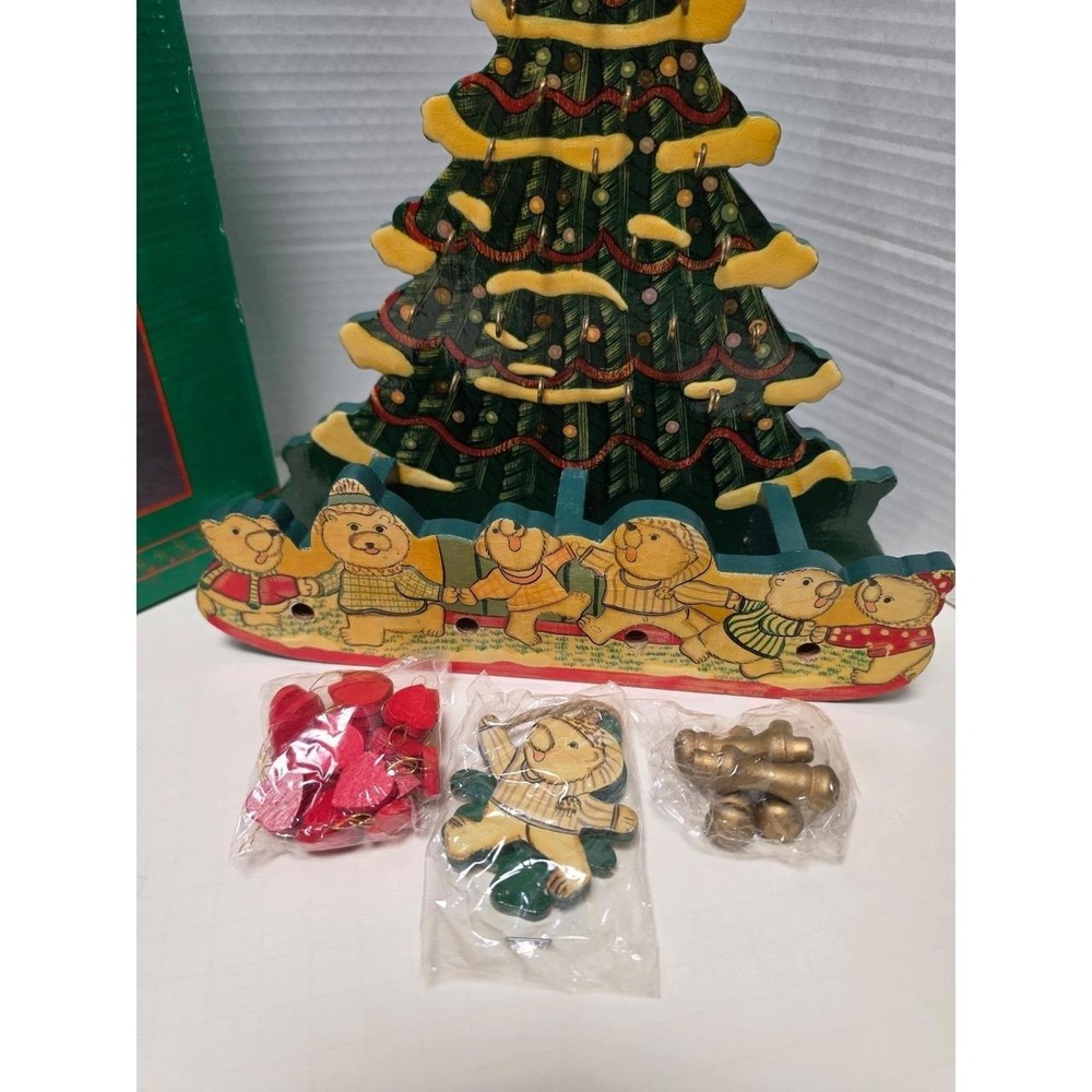 House of Lloyd "Around the World" Christmas wooden advent tree Bears - Picture 3 of 4